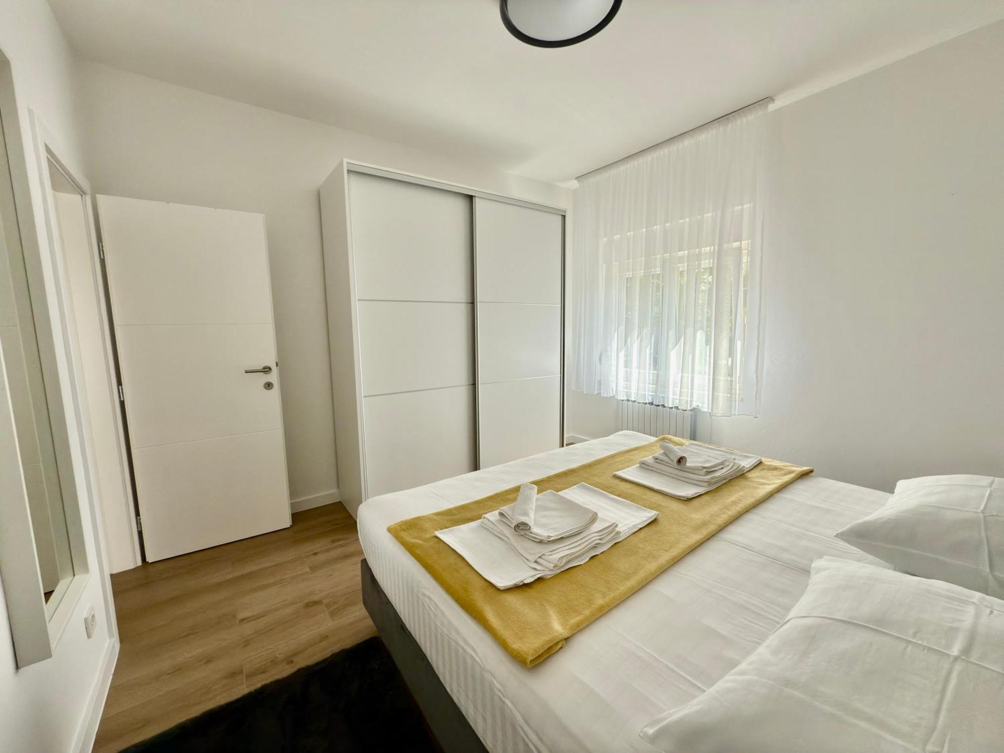 Apartmani Tatjana Novalja Exterior photo